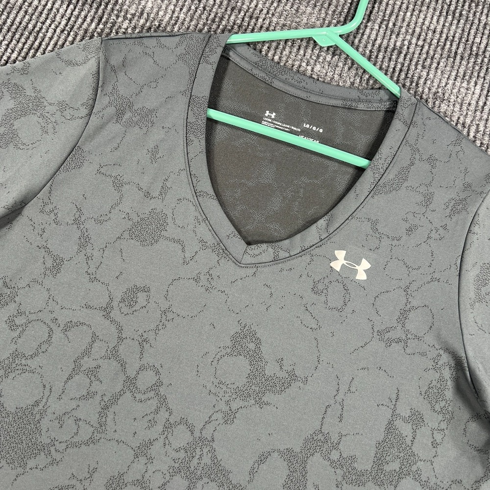 Under Armour HeatGear Shirt Womens Large Gray Pattern V Neck Short Sleeve Athlet